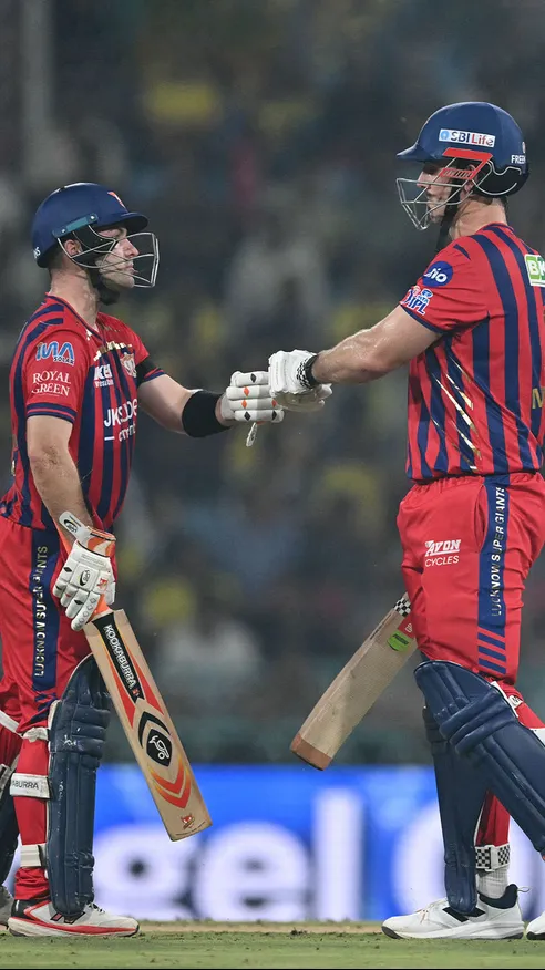 One-sided affair at Ekana so far! 🤯 Mitchell Marsh and Josh Inglis power LSG to 124/0 at the halfway mark while chasing 188! 🔥