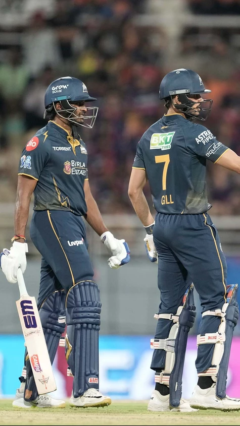 GT openers have absolutely dismantled the RR bowlers, racing to 127/0 in the first 10 overs while chasing 215 🔥