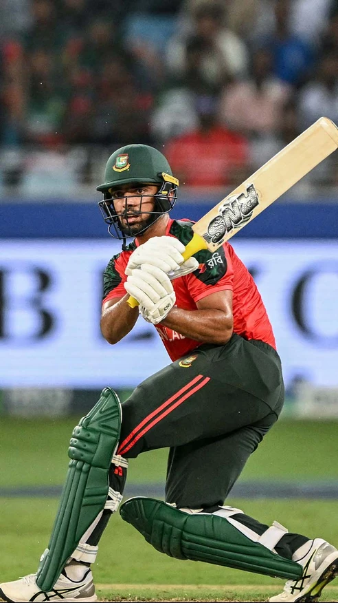 Fifty for Saif Hassan! Leading the Chase!