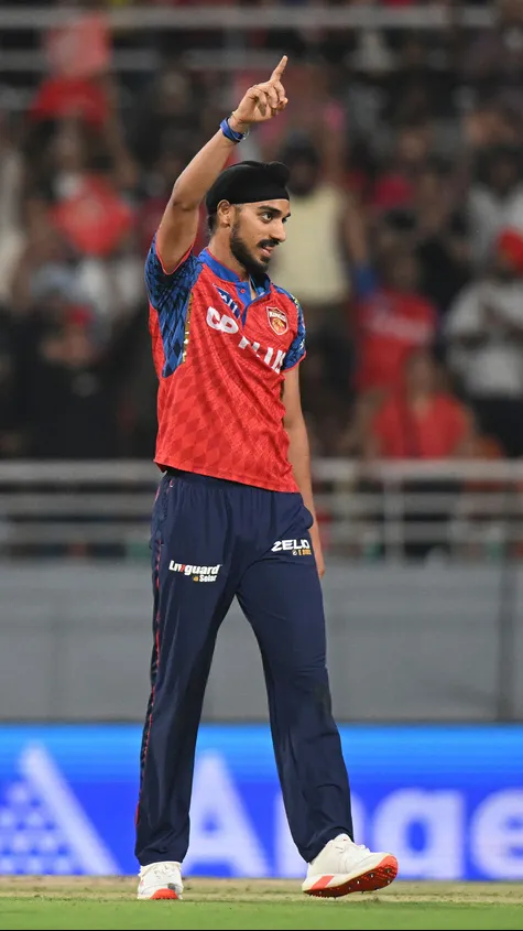 Arshdeep makes the new ball talk 🔥 KL Rahul and Sahil fall early as DC slip to 33/3 inside 5 overs!