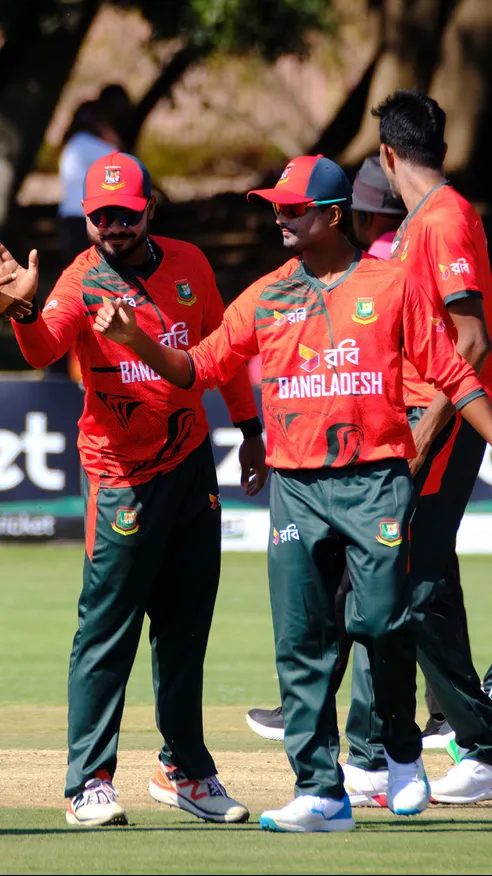 Zimbabwe are 65/4 after 6.5 overs as Bangladesh's bowlers keep chipping away with wickets!