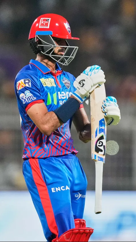 A handy knock from Axar Patel comes to an end after a quickfire 39 off 25 as Delhi Capitals move to 166/4 with 3 overs left! 🔥
