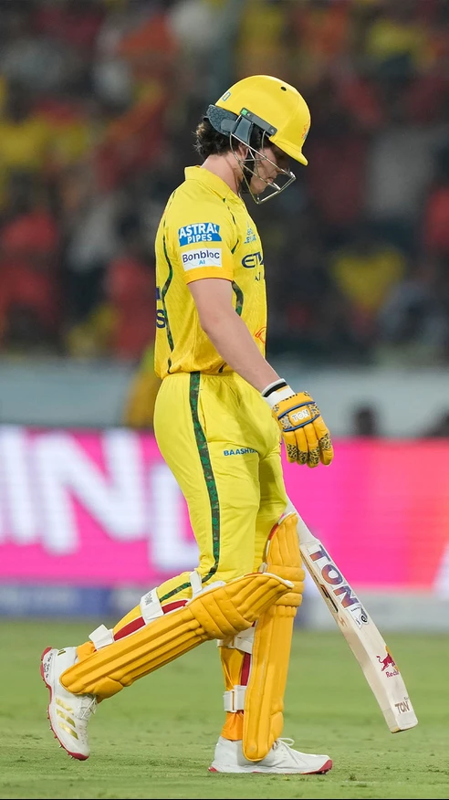 It's getting interesting at Chepauk.. CSK are losing their way as they lost back to back wickets of Brevis and Kartik.. THEY NOW NEED 30 off 18 with Prashant and Dube at the crease! 