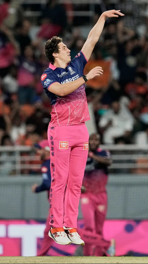 Nandre Burger joins the Jofra party in the wickets column! RR have taken 4 wickets inside the powerplay and puts SRH in a lot of pressure! 
