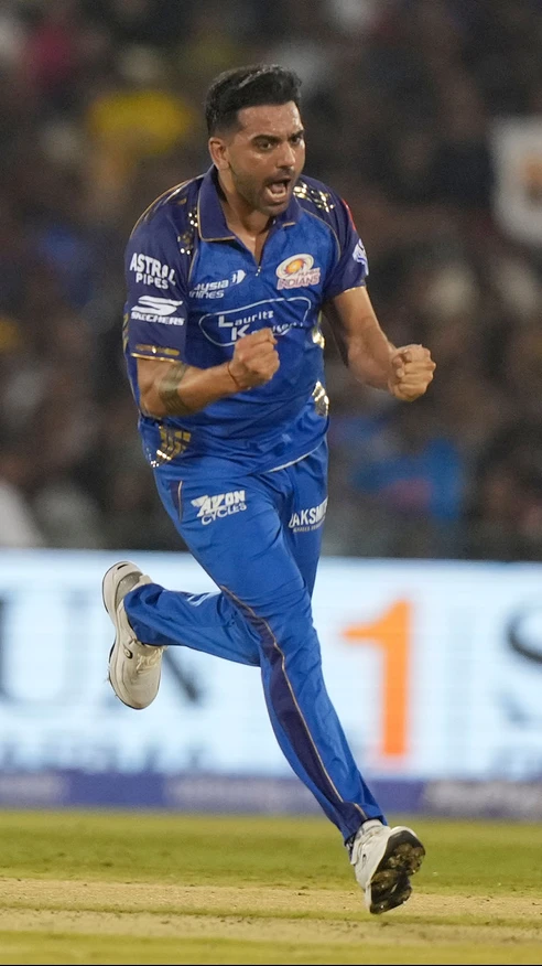 Chahar is pumped up as he finally comes to the party with the new ball for MI!!! HE TAKES DOWN KOHLI & DDP in his first 2 overs! It is officially GAME ON in Raipur! 