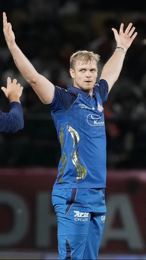 Two wickets in two overs for Corbin Bosch. He has brought MI back into the game as KKR find themselves from  48/1 to 54/3!