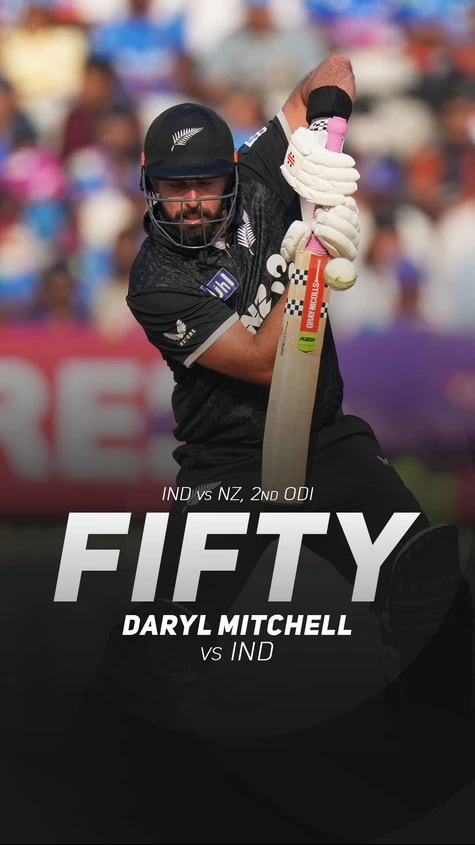 Daryl Mitchell delivers a strong knock, completing his 52-ball half-century!