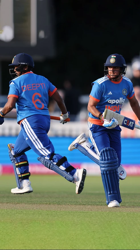 Harmanpreet (56* off 40) and Deepti (32) stitched a crucial 67-run stand to power India to 180...... 🇮🇳🔥📸 : BCCI Women
