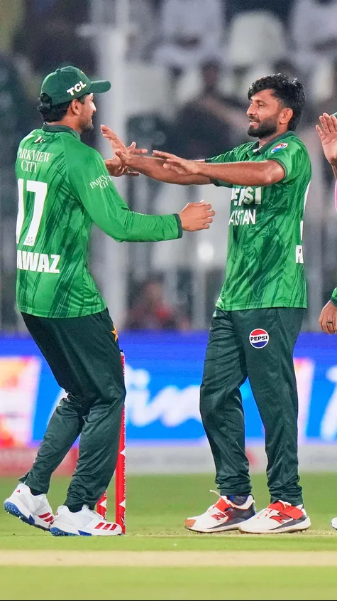 The Debutant, Imran Randhawa, picks up his first wicket in T20Is! Kamil Mishara's struggling knock comes to an end.