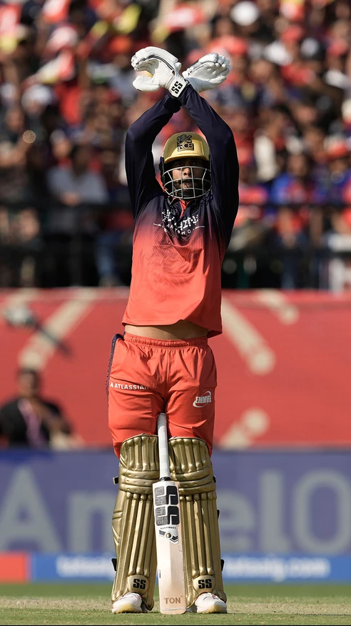Venkatesh Iyer has started the 256-run chase with a bang! RCB have raced to 57 in just 4 overs, with him scoring 44 of those runs! 