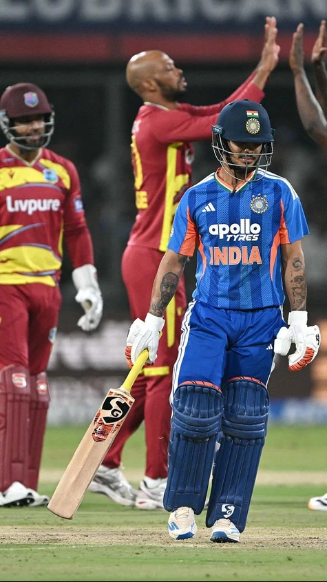 India are in huge trouble as the hosts are five down!