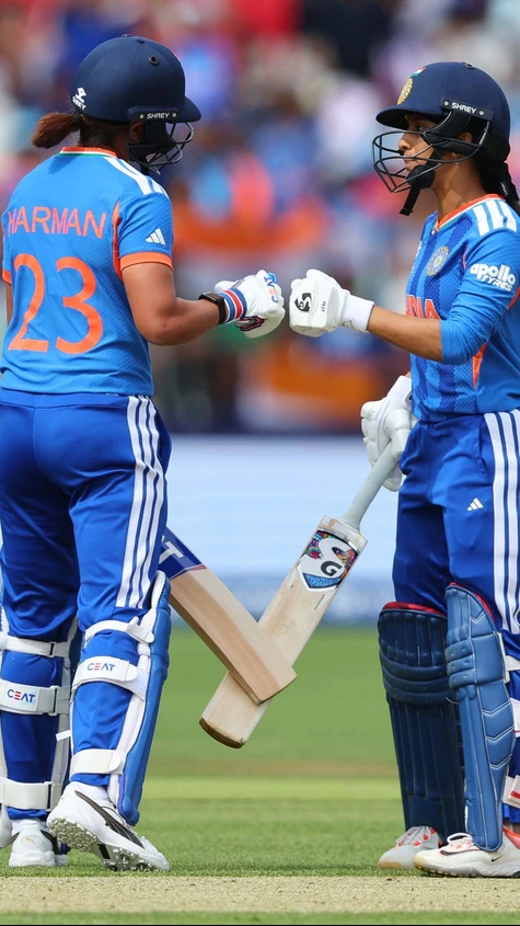 100 up for India 🙌  | Captain Harmanpreet Kaur and Jemimah Rodrigues eyeing a strong finish 🎯