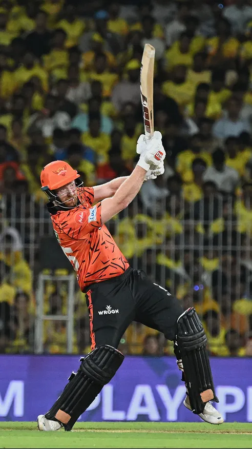Heinrich Klaasen brings out the counter-attack to shift the momentum in SRH’s favour 🔥  He is stitching a crucial partnership with Ishan Kishan 👀