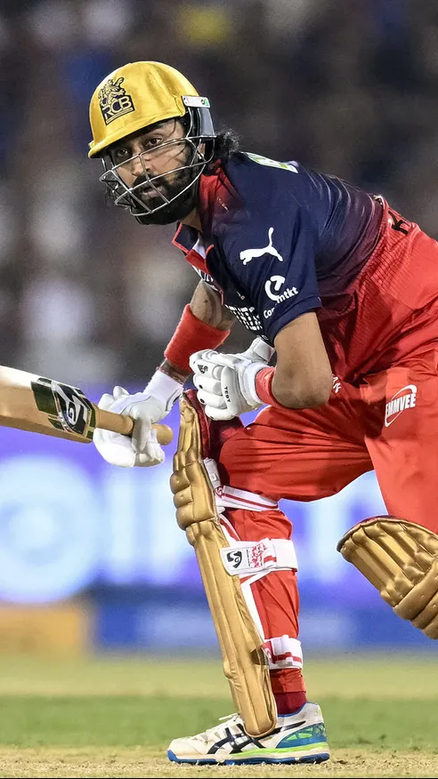 KP is keeping RCB in the hunt and stitching a partnership with Bethell after they lost three wickets in the powerplay! RCB are 94/3 after 12 overs!