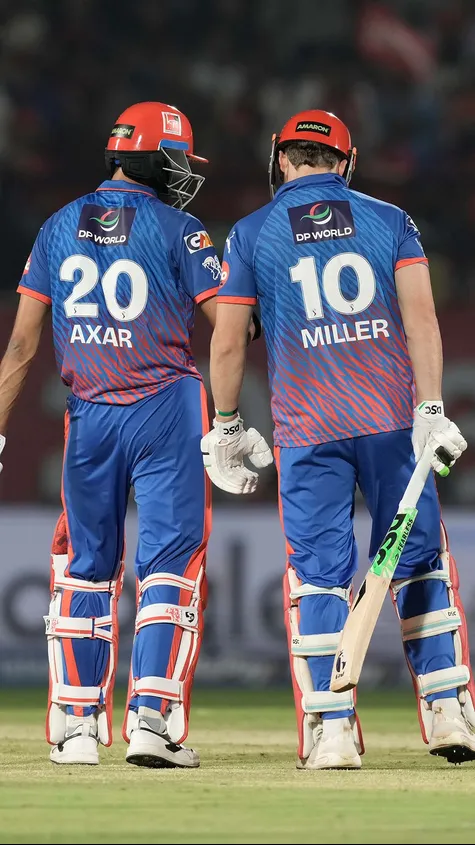 Captain Axar is keeping DC alive in the chase despite losing 4 wickets inside 10 overs! 🔥 He’s now joined by Miller as DC move to 98/4 after 11!