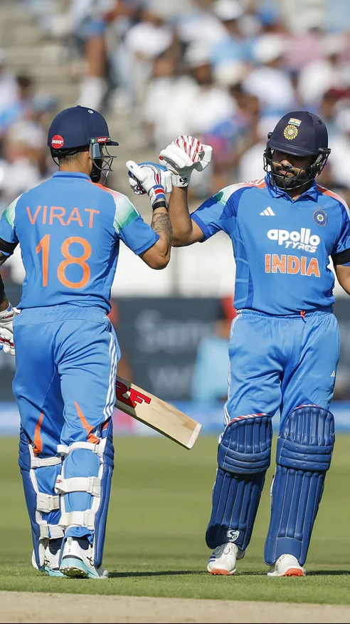 Some things simply never change 🤌  A flawless 5️⃣0️⃣-run stand for Rohit & Kohli in their 4️⃣0️⃣0️⃣th international appearance together 👏