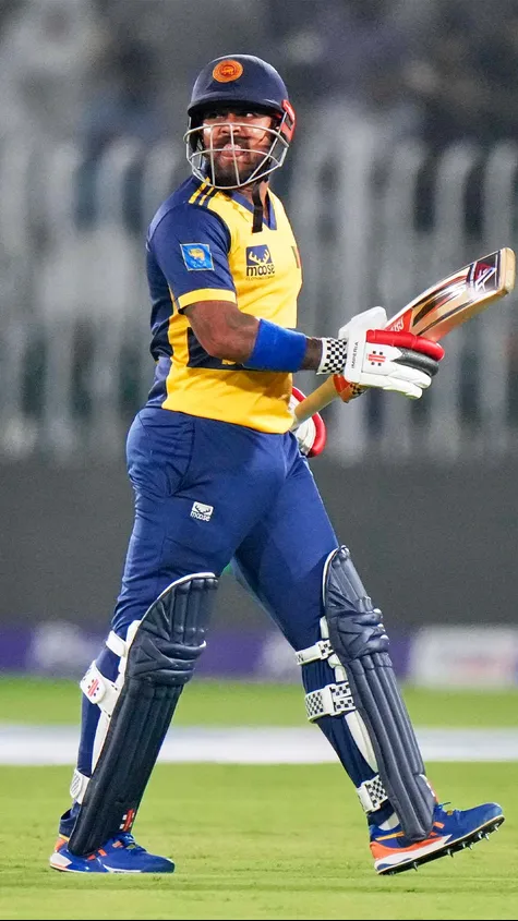 Kusal Mendis departs cheaply for 1. Perfect start for the hosts!