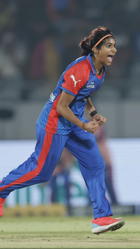 Nandni Sharma on song again! 🔥  2️⃣ wickets in her first over and DC are buzzing 