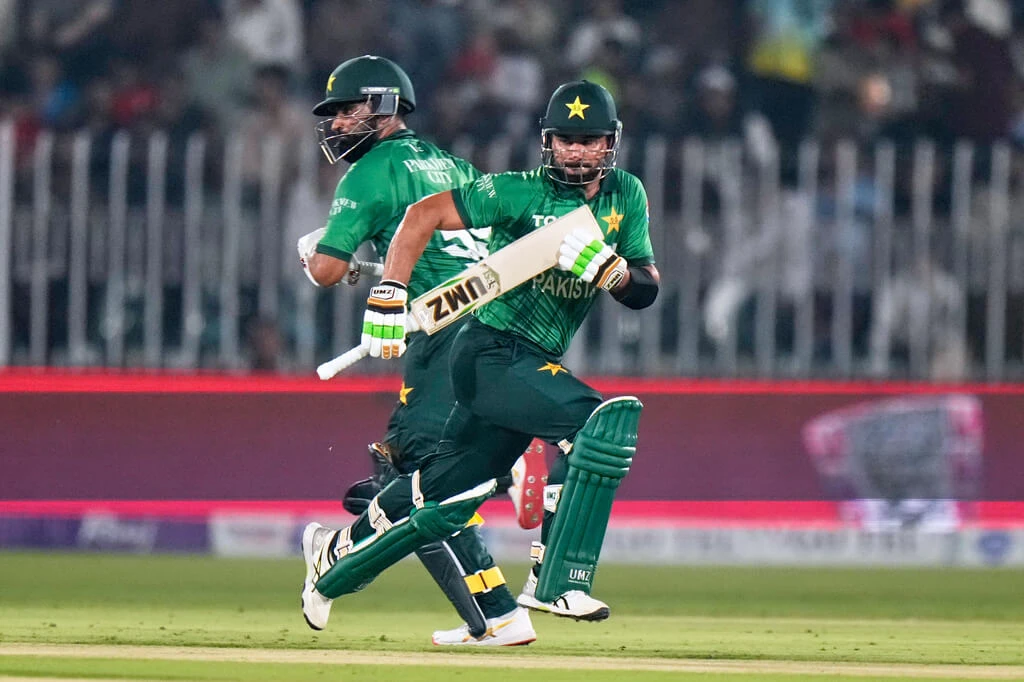 Excellent start from PAK top order in the chase of 183