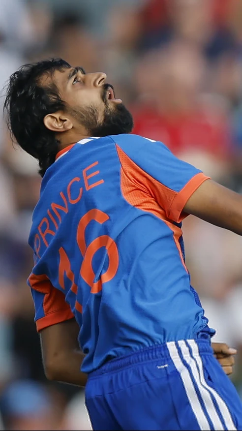 Prince Yadav does it again! 🫡  Harry Brook departs for 16 as ENG are now 71/2 🫴
