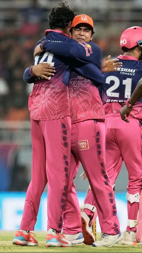 Yashraj Punja gets the big breakthrough for RR as he dismisses the dangerous Heinrich Klaasen for 18! SRH lose half their side before even reaching 100 😳🔥