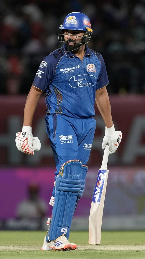 Yuzi Chahal gets rid of the 'HitMan' .. Rohit's struggling innings comes to an end as he departs for 25 off 26 balls.
