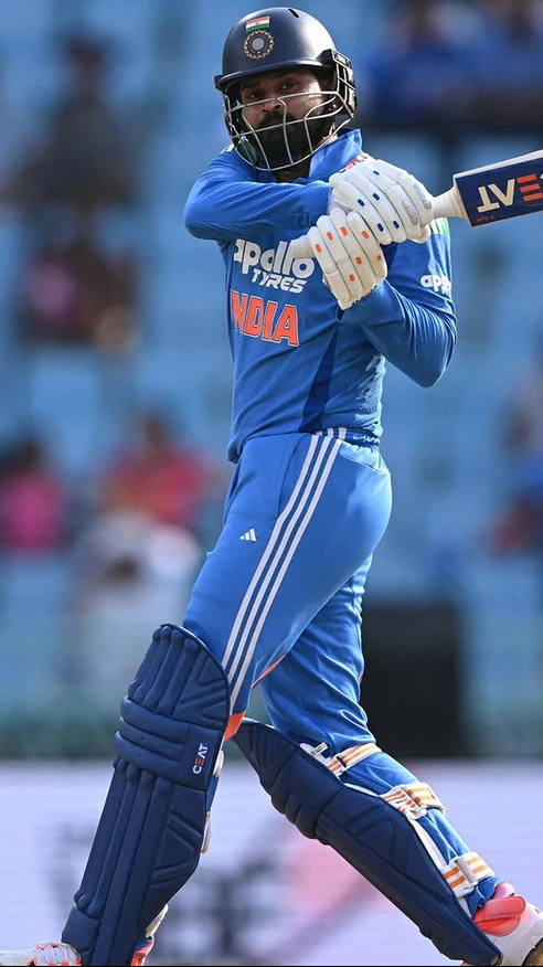 360/3 ➡️ 392/8 | Just after Iyer completed his 3000 ODI runs..India have suffered a late collapse at the end of their innings!