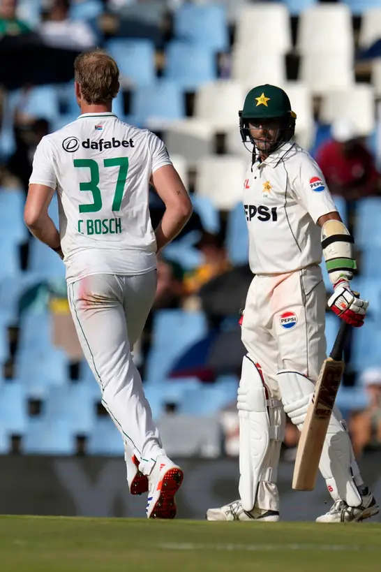 Pakistan get bundled out for 237, SA need to chase down a target of 148 runs to win this game! 