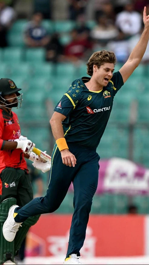 Spencer Johnson records Australia's most economical men's T20I spell with 2/6 in 4 overs 🇦🇺🎯