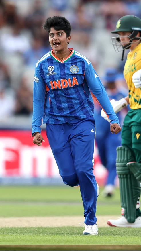 A blinder of a return catch followed by a peach to hit the timber! 🔥  Sree Charani turns the game around with 2️⃣ wickets in 3️⃣ balls 🫡