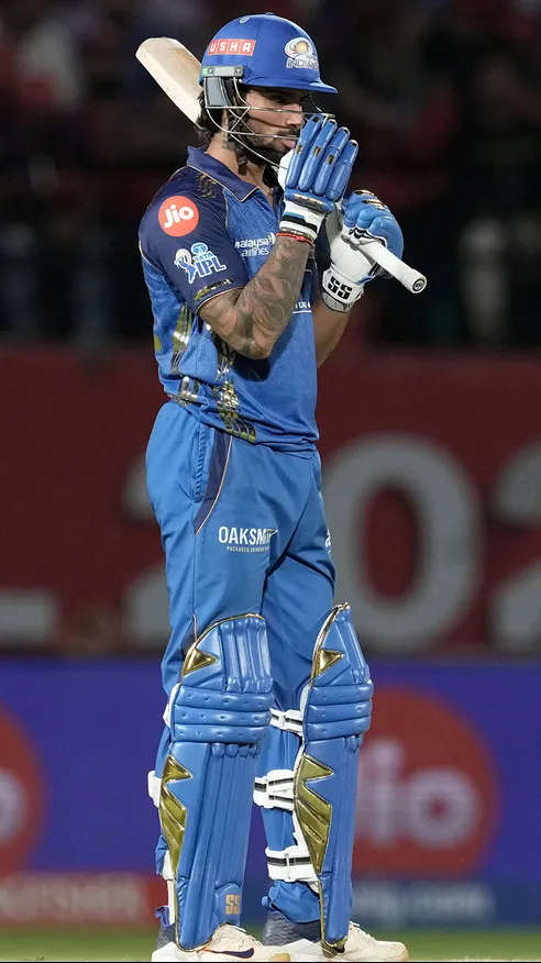 Tilak has kept MI in hunt.. 88/3 ➡️149/3 as him and Rutherford struck 20 off the 16th over, another 52 needed for the W!