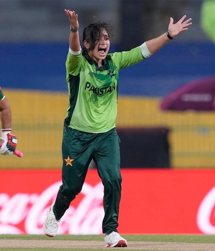 Bangladesh lose 2, Pakistan still need more fire!