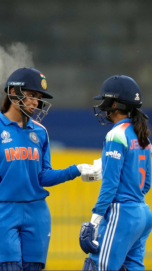 India all out – Pakistan eye a competitive chase!