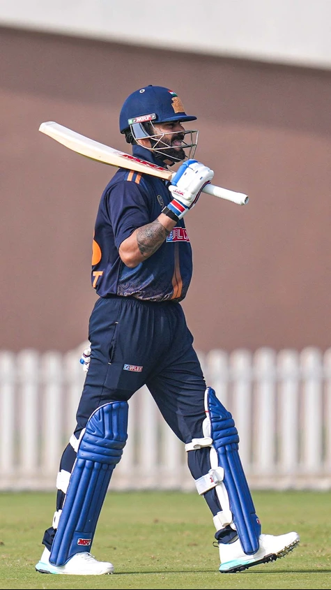 Virat Kohli is batting in another league right now 👌🔥  131 vs Andhra | 77 vs Gujarat