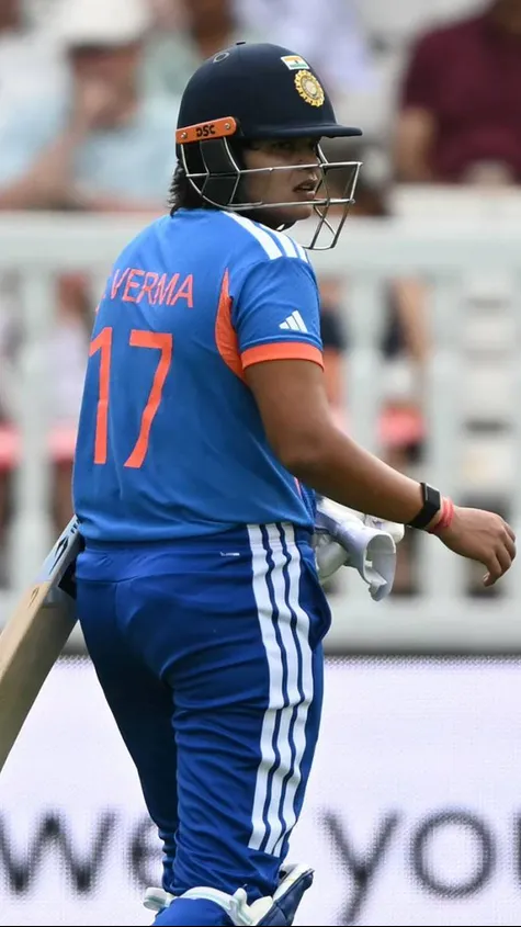 Shafali Verma departs after giving a solid start to India for 34 in 26 balls! 