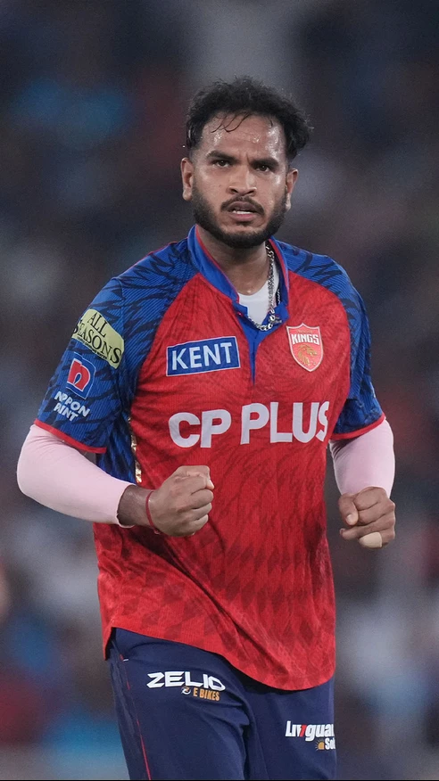 A spirited spell of 2/31 in 4 from Vyshak keeps PBKS in the heist hunt while defending 163!
