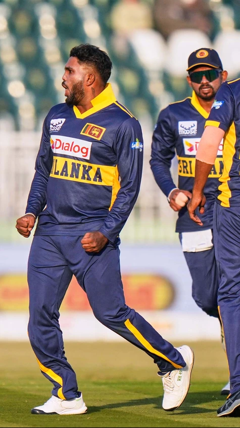 Pakistan have struggled to pick Wanindu Hasaranga, who's bowled brilliantly for his 3 wickets so far. The hosts are 96 for 4 after 25 overs 