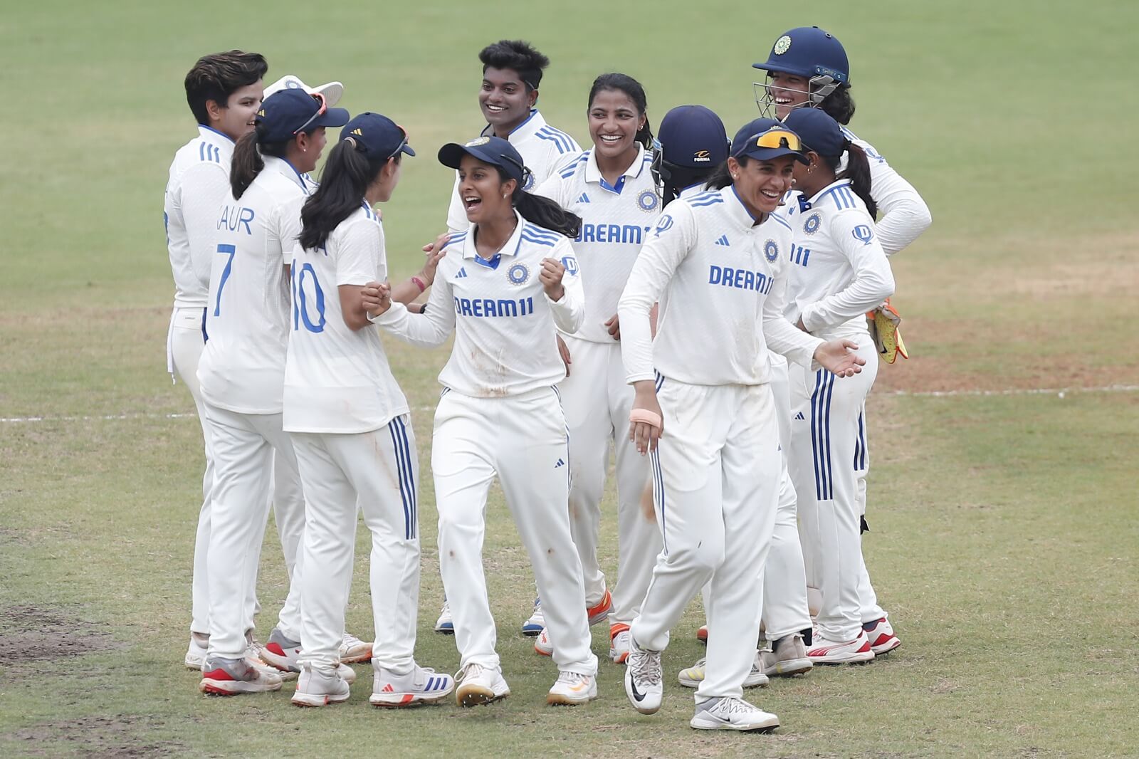 Sneh Rana strikes ⚡️ Jemi with the sharp catch 🔥