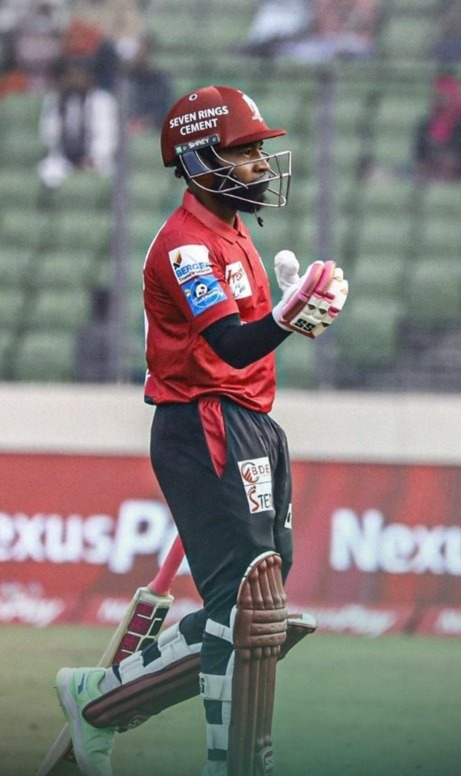 Mushfiq departs early, Barishal in trouble now...
