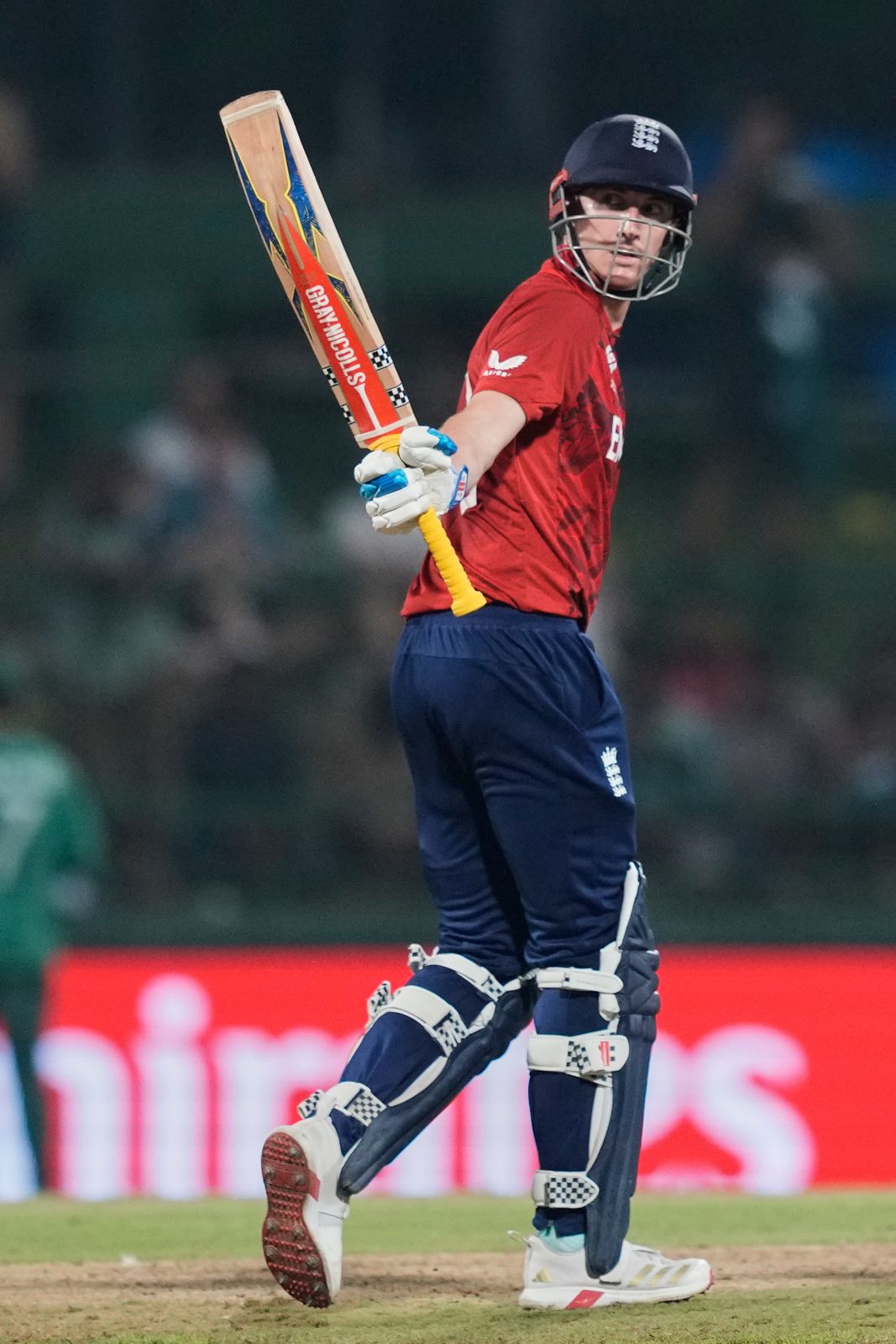 England lose their sixth wicket as Brook departs to a standing ovation!!