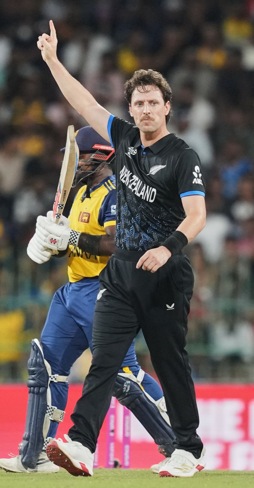 At the end of 6 overs, Sri Lanka are struggling at 20/2, the lowest Powerplay score in this edition of the tournament!