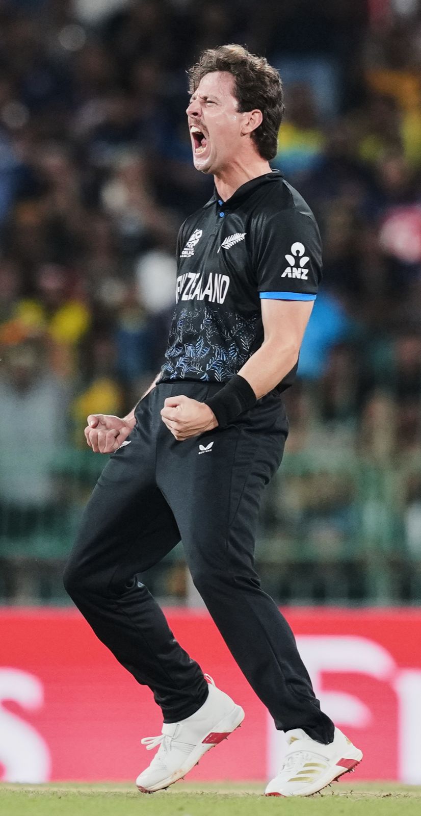 Two wickets in two overs for Henry as Asalanka departs for 5, Lankans are in huge trouble!