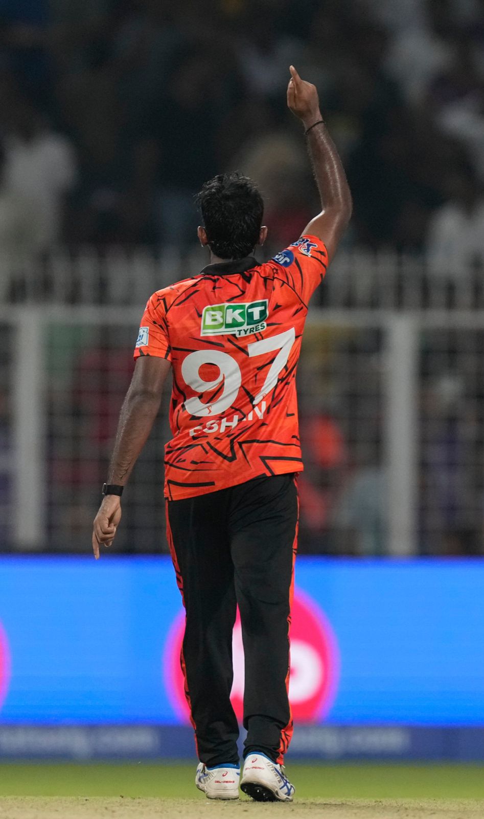  Sunrisers Hyderabad crush Kolkata Knight Riders at Eden Gardens to bounce back to winning ways with a thumping 65-run victory!!! 