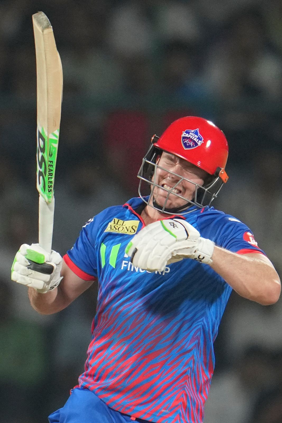 David Miller has been retired hurt due to an injury in his left hand!