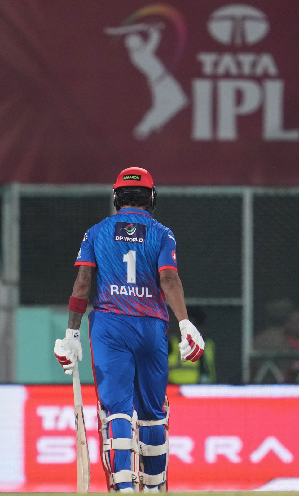 Huge moment! Mohammed Siraj removes KL Rahul on 92!!