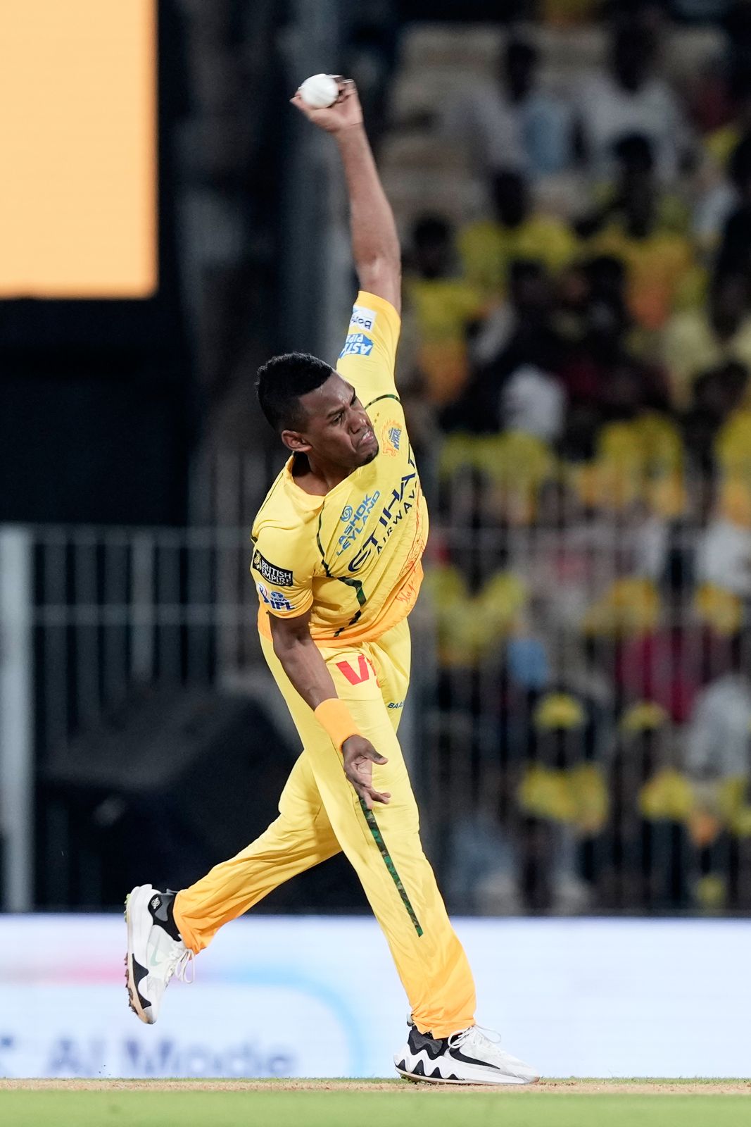 Akeal Hosein picks up his first scalp as Raghuvanshi departs for 27, CSK are into the game!!