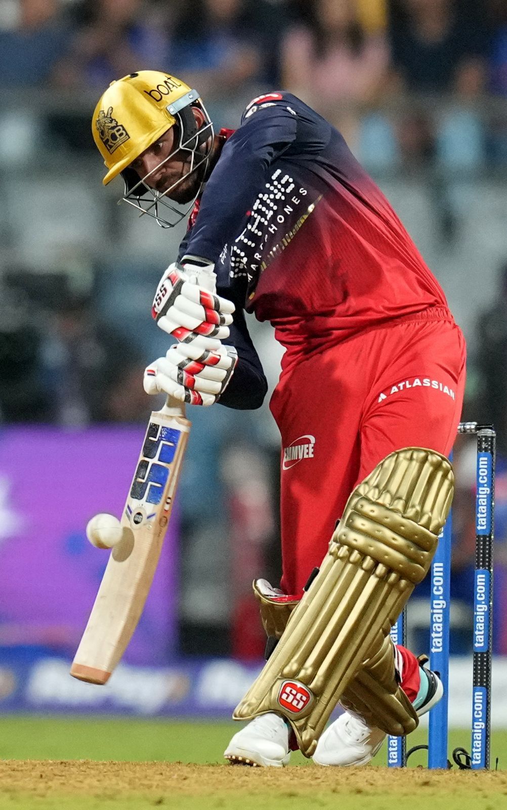 RCB need just 30 runs! Jitesh & Tim David smashing it all around 🔥