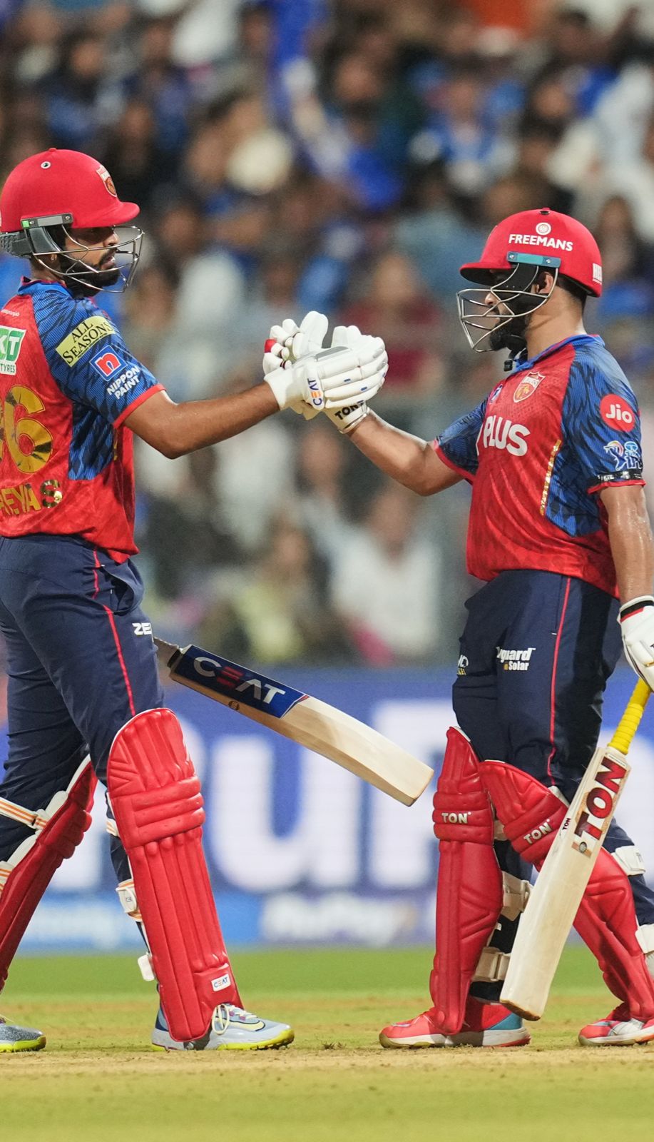 100-run stand comes up between Shreyas Iyer and Prabhsimran Singh! PBKS just need 50 runs in 48 balls!