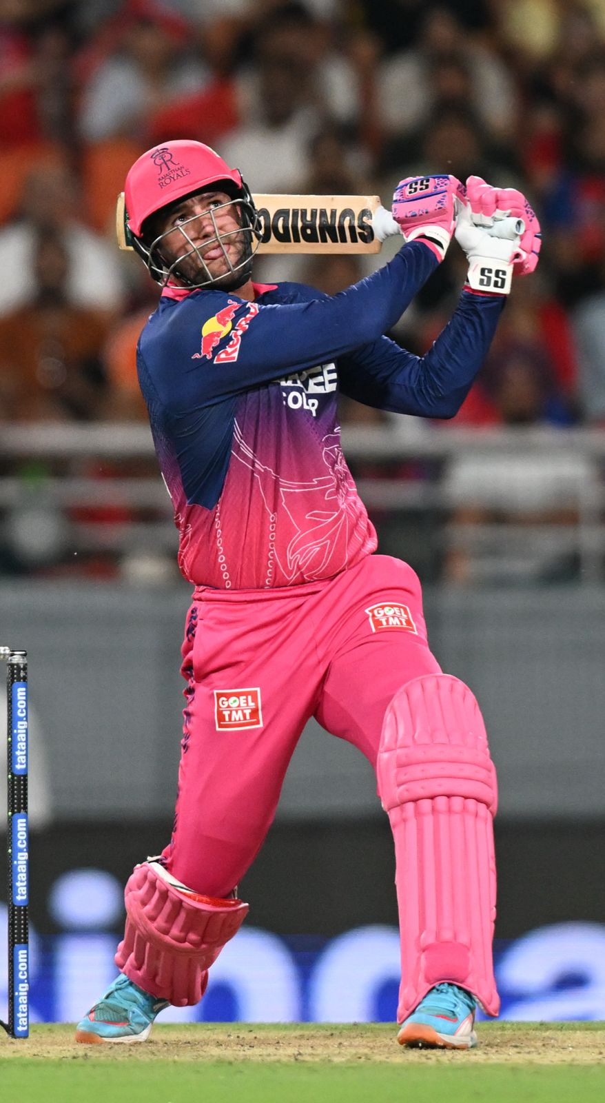 200 up for RR with a big six 💥 Arshdeep’s tough outing ends at 1/68, RR closing in on the win!