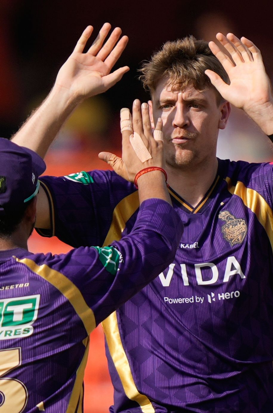 End of innings! 🔥 KKR put on a clinical bowling show, bundling SRH out for 165 in 19 overs!